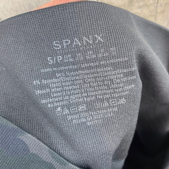 SPANX Look At Me Now Green Camo Leggings Size Small. - Picture 10 of 16